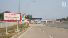 Kondisi gerbang Tol Cinere-Jagorawi (Cijago) Seksi II Kukusan di Depok, Jawa Barat, Minggu (22/9/2019). Ruas jalan tol sepanjang 5,5 kilometer (km) dari Cisalak hingga Kukusan itu sudah selesai 100 persen dan ditargetkan bisa operasi akhir bulan September ini. (Liputan6.com/Immanuel Antonius)