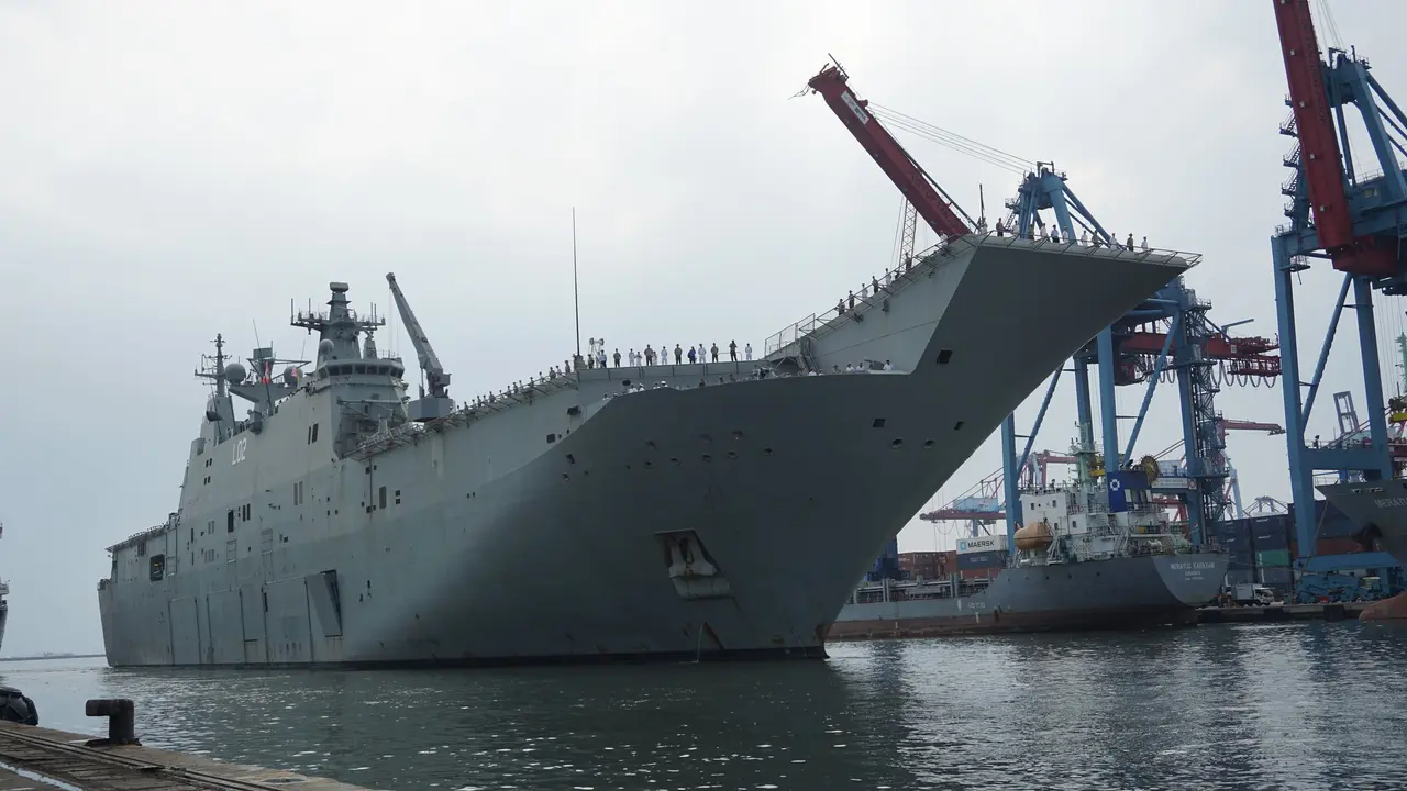 Dua kapal Angkatan Laut Australia, HMAS Canberra dan HMAS Newcastle, telah tiba di Jakarta sebagai bagian dari misi Indo-Pacific Endeavour 2019, yang bertujuan untuk memperdalam kerja sama Australia dengan pasukan keamanan kawasan (DFAT / Timothy Tobing)