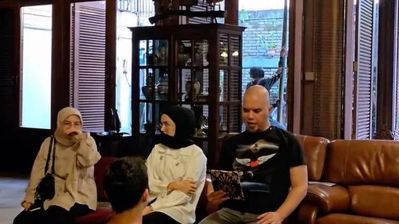 7 Potret Al Ghazali Latihan Siraman dengan Ahmad Dhani, Ekspresi Wajahnya Jadi Sorotan