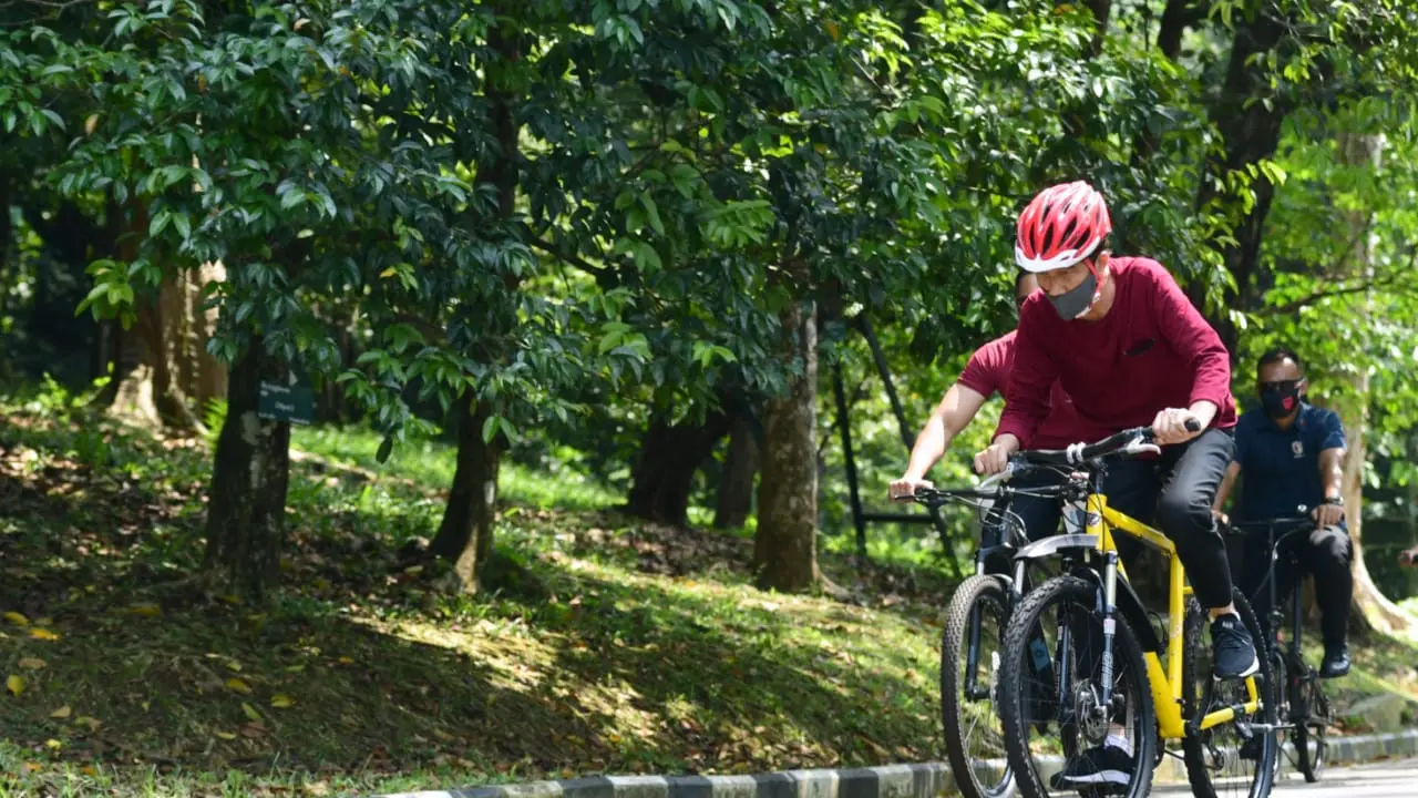 Presiden Joko Widodo (Jokowi) mengisi akhir pekannya pada Sabtu, 25 Juli 2020 dengan bersepeda. (Foto: Dok Sekretariat Presiden)