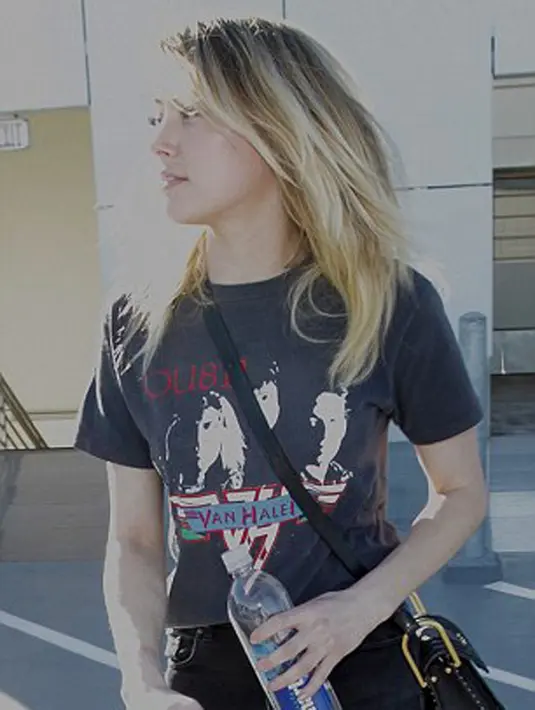 Meskipun sempat menjadi perdebatan lantaran Johnny Depp tak kunjung memberikan haknya itu. Namun saat ini keduanya telah menyelesaikan semuanya dan uang sejumlah $7 Juta sudah diserahkan kepada Heard. (doc.dailymail.com)