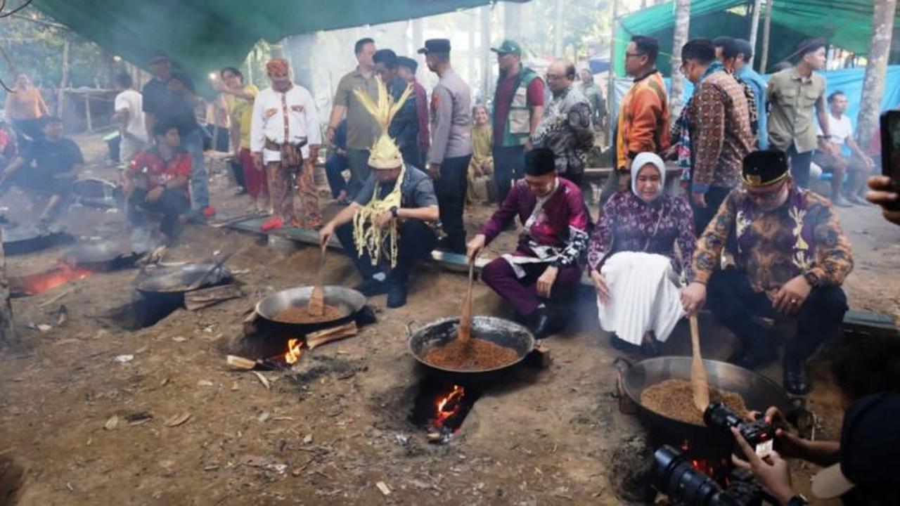 Bupati Kukar Ajak Desa Perkuat Pelestarian Budaya Kukar sebagai Tameng Modernisasi