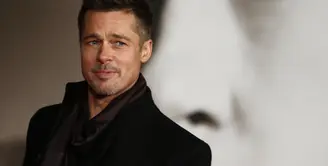 Brad Pitt tidak bisa merayakan Thanksgiving dengan keenam anaknya, ia memutuskan untuk pergi berlibur bersama temannya dan menyewa hotel mewah di kawasan Pulau Turks dan Caicos. (AFP/Bintang.com)