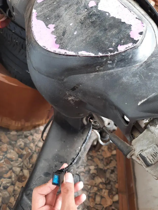 Saklar pengganti kunci motor