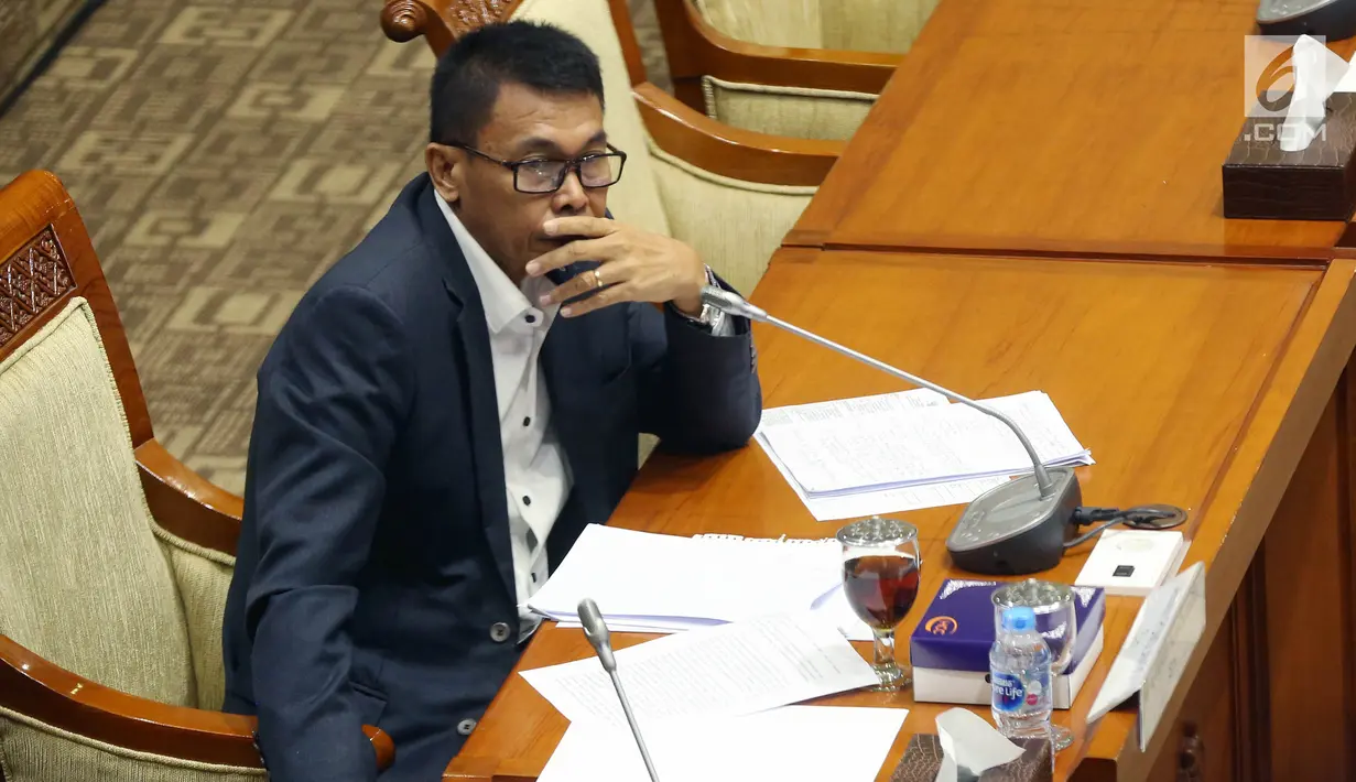 Calon pimpinan KPK Nawawi Pomolango saat menjalani uji kelayakan dan kepatutan (fit and proper test) di ruang rapat Komisi III DPR RI, Jakarta, Rabu (11/9/2019). Nawawi Pomolango sepakat jika kewenangan penyadapan oleh KPK diperketat dan diawasi. (Liputan6.com/JohanTallo)