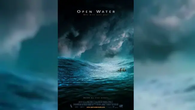 Poster film Open Water (2003). Ada beberapa film yang mendapat inspirasi dari kejadian sebenarnya yang tidak kalah menyeramkan.(Sumber Wikimedia Commons)