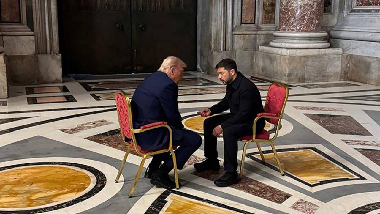 FOTO: Momen Donald Trump dan Presiden Ukraina Bicara Serius Empat Mata di Pemakaman Paus Fransiskus, Ini yang Dibahas!