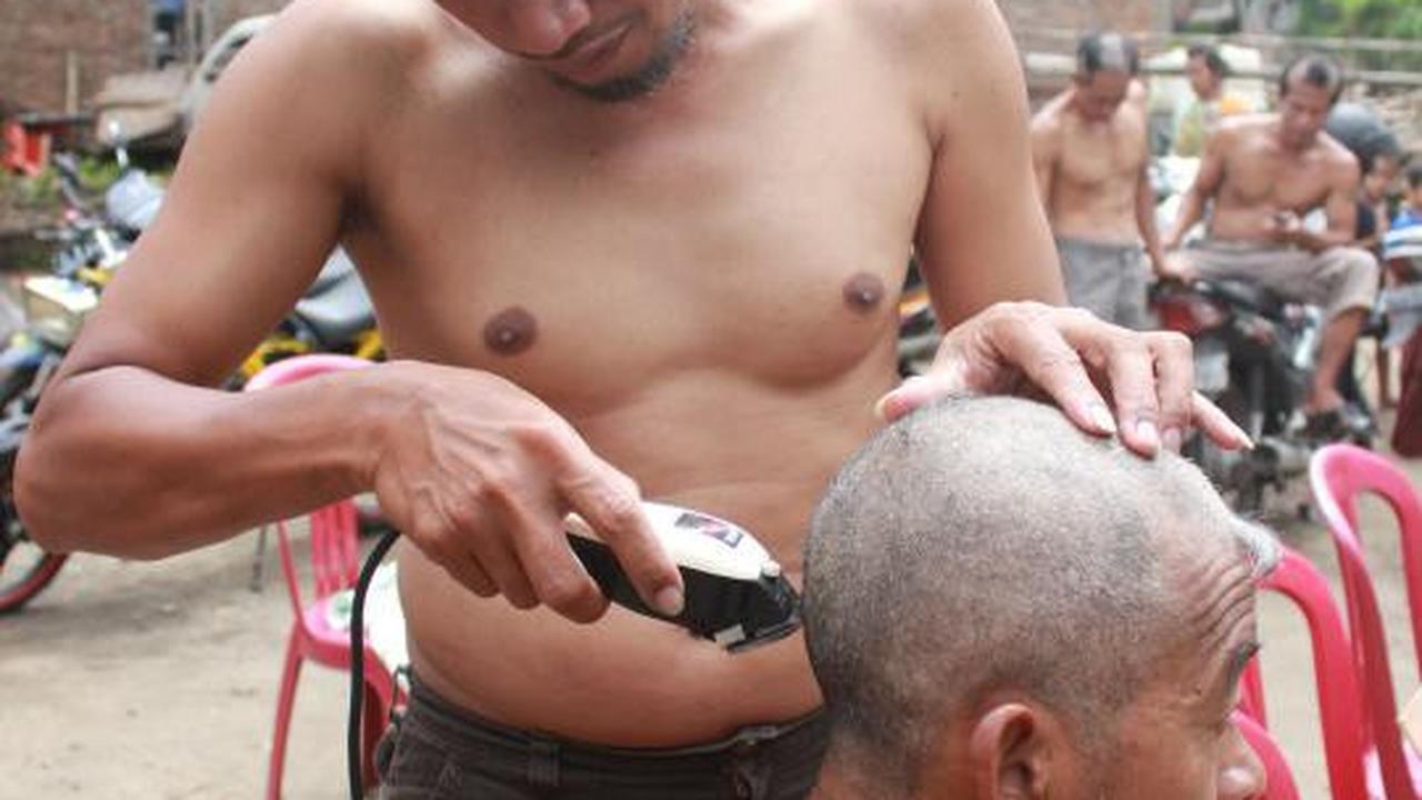 2 Terdakwa kasus bambu bebas, warga Magelang cukur gundul massal