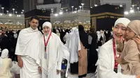 Bikin Pangling, Intip Potret Yeni Inka Berhijab saat Umrah Bersama Suami dan Anaknya