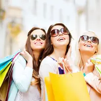 Berkiblat hanya pada kata 'hemat' saja ternyata belum tentu akan menyelamatkan kesehatan keuanganmu, lho! Ketahui apa itu belanja cerdas. | via: hotlegaladvice.com