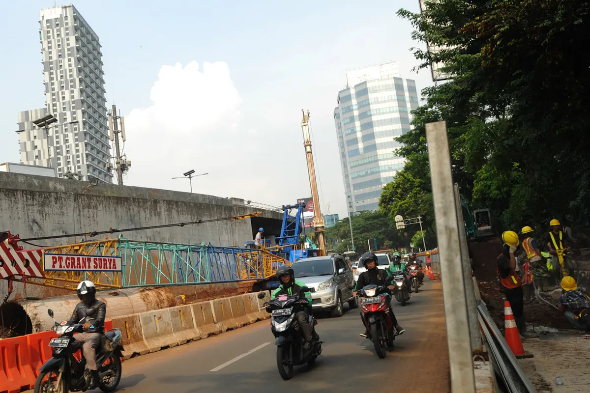 Pembangunan Flyover Pancoran Ditarget Kelar Desember 2017-JAkarta- Yoppy Renato-20170411