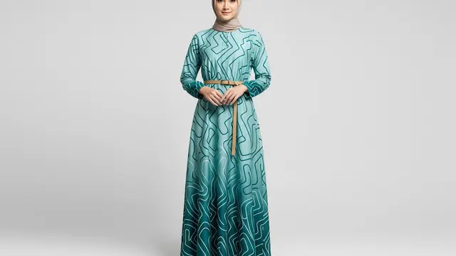 Gamis 'Fluid Geometry' dengan Motif Abstrak Transformasi