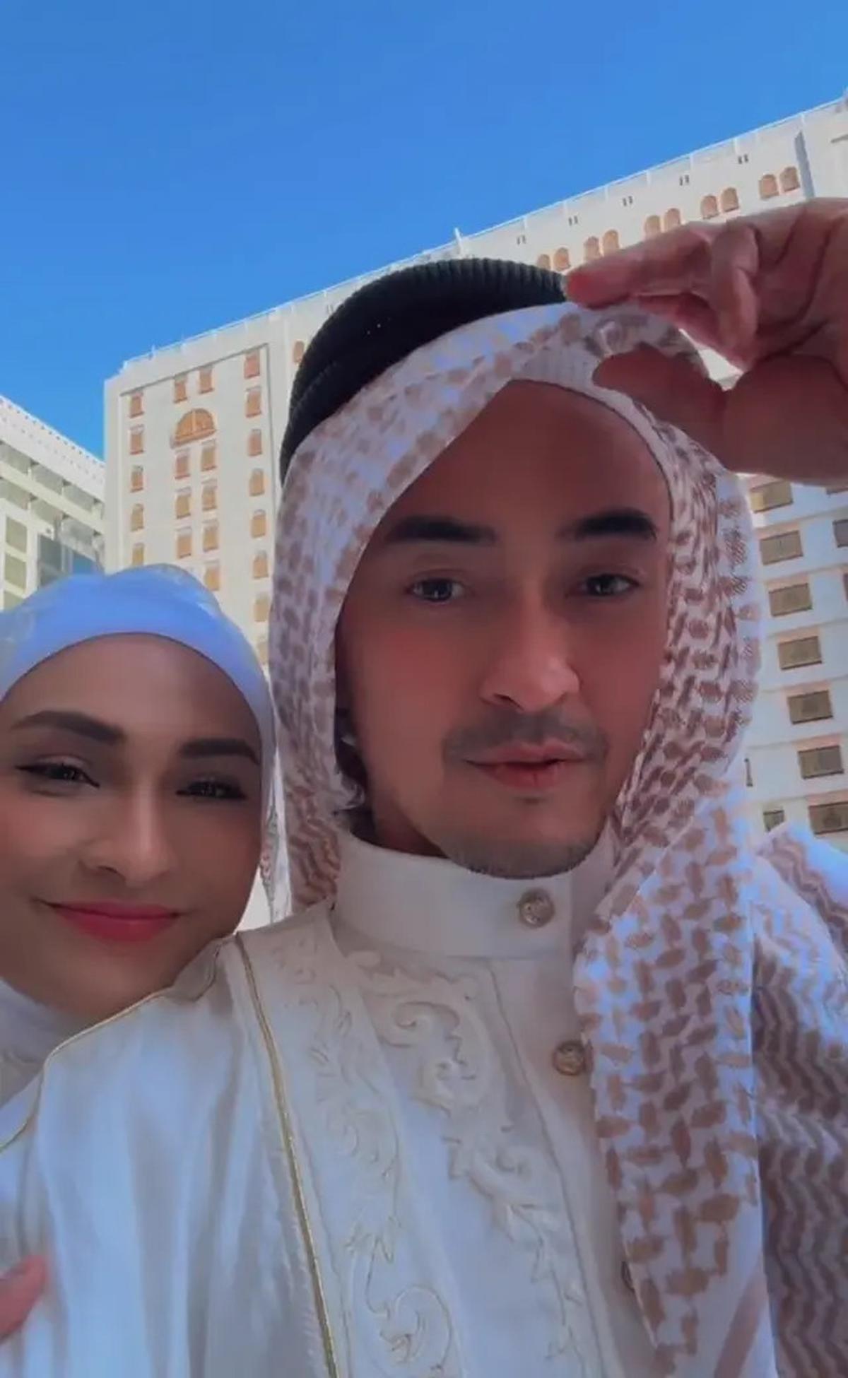 10 Potret Pernikahan Zumi Zola dan Putri Zulhas di Madinah, Dinikahkan Ust Adi Hidayat