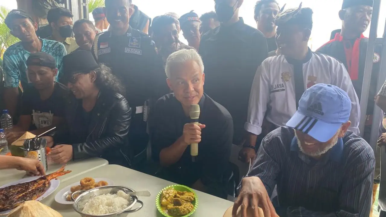 Ganjar Pranowo saat berdialog dengan para nelayan dan warga TPI Lempasing