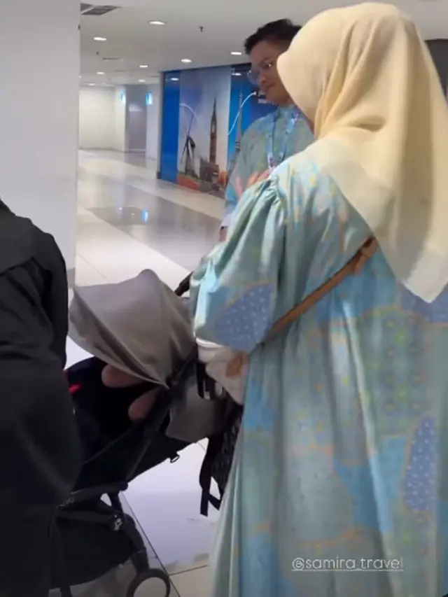 Citra Kirana Pakai Gamis Biru saat Berangkat Umrah (Foto: Instagram @citraciki)