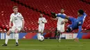 Gelandang Inggris, Jude Bellingham melepaskan tendangan di depan gawang San Marino dalam laga Kualifikasi Piala Dunia 2022 Zona Eropa Grup I di Wembley Stadium, London, Kamis (25/3/2021). Inggris menang 5-0 atas San Marino. (AP/Adrian Dennis/Pool)