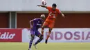 Sementara Persiraja bermain lebih tenang dan menunggu kesempatan untuk melakukan serangan balik. (Bola.com/Arief Bagus)