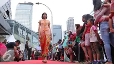 Pusat retail modern terkemuka di Indonesia, Sarinah merayakan Hari Batik Nasional pada hari Minggu, 2 Oktober 2016 yang akan berlangsung mulai pukul 06.00 WIB hingga 10.00 WIB yang mengambil tempat di lingkungan pertokoan. (Liputan6.com/Angga Yuniar)