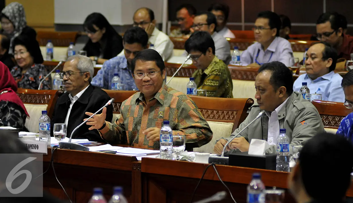 Suasana rapat kerja Menkomfinfo dengan Komisi I DPR di Kompleks Parlemen, Senayan, Jakarta, Selasa (29/9/2015). Rapat membahas isu-isu teraktual dibidang komunikasi dan informasi di Indonesia. (Liputan6.com/Johan Tallo)