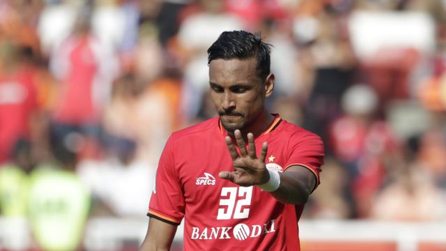Gelandang Persija Jakarta, Rohit Chand, memberikan instruksi kepada rekannya saat melawan Becamex Binh Duong pada laga Piala AFC. (Bola.com/M. Iqbal Ichsan)