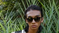 Raihan, model pria Indonesia pertama yang tampil membawakan busana Saint Lauren (dok.whoknowsmodels)