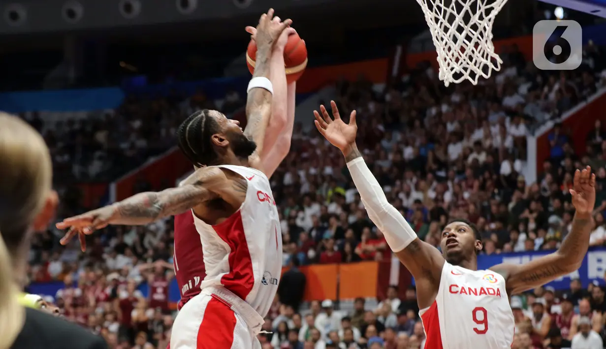 Timnas basket Kanada dipastikan menjadi juara Grup H FIBA World Cup 2023 usai mengalahkan Latvia 101-75 pada laga pamungkas penyisihan Grup H di Indonesia Arena, Gelora Bung Karno, Jakarta, Selasa (29/8/2023). (Liputan6.com/Helmi Fithriansyah)