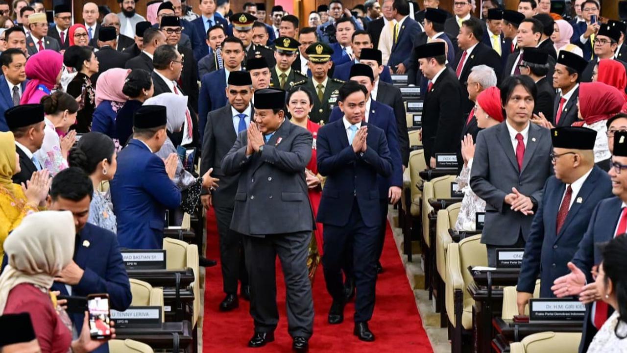 VIDEO: Momen Wapres Gibran Berganti Dasi Merah Jadi Biru di Sidang Tahunan MPR/DPR