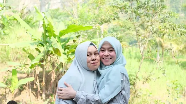 6 Potret Kebersamaan Lesty Kejora dan Ibunda, Selalu Kompak