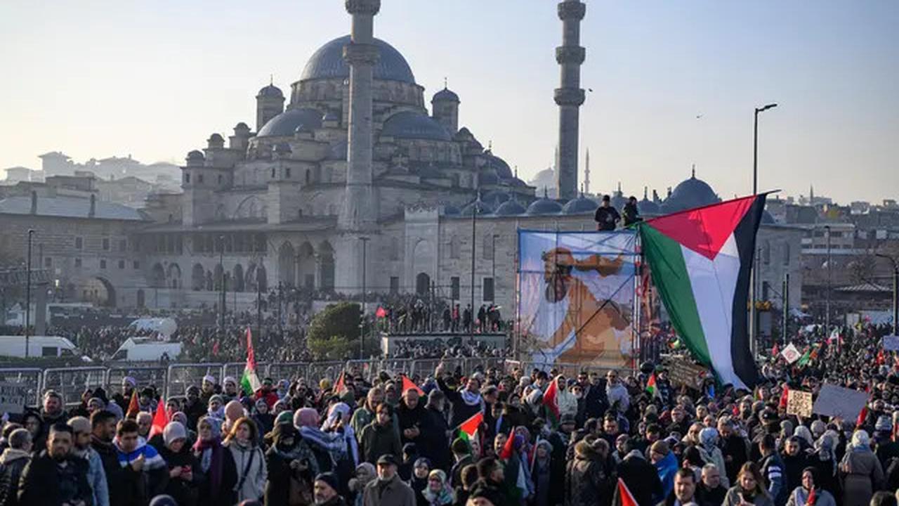 Hari Pertama 2025, Masyarakat Turki Gelar Unjuk Rasa Desak Penghentian Genosida di Gaza