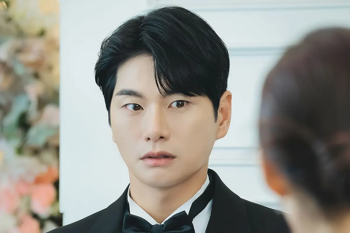 Lee Yi Kyung dalam drakor Marry My Husband. (Instagram/ tvn_drama)