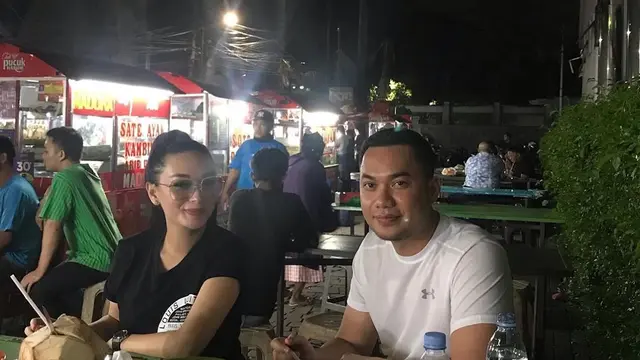 Setia Menemani di Rumah Sakit, Ini 6 Momen Manis Zaskia Gotik dan Sirajuddin
