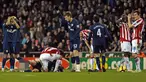 Aaron Ramsey mengalami kejadian buruk dalam karir sepakbolanya saat Arsenal melawan Stoke City pada tahun 2010 lalu. Tulang tibia dan fibula Ramsey patah ketika mendapat tekel dari Ryan Shawcross. (www.aleqt.com)
