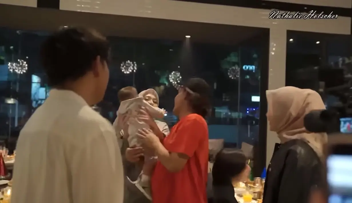 [Youtube/NATHALIE HOLCHER]