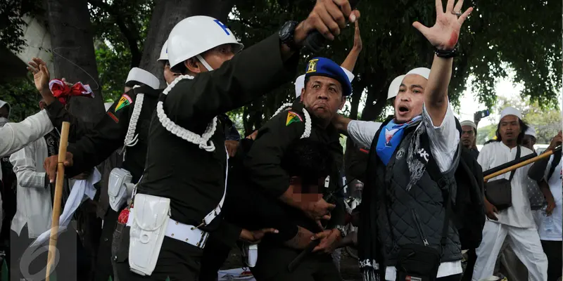 20161202-Seorang Pria Ditangkap Polisi Militer di Monas-Jakarta