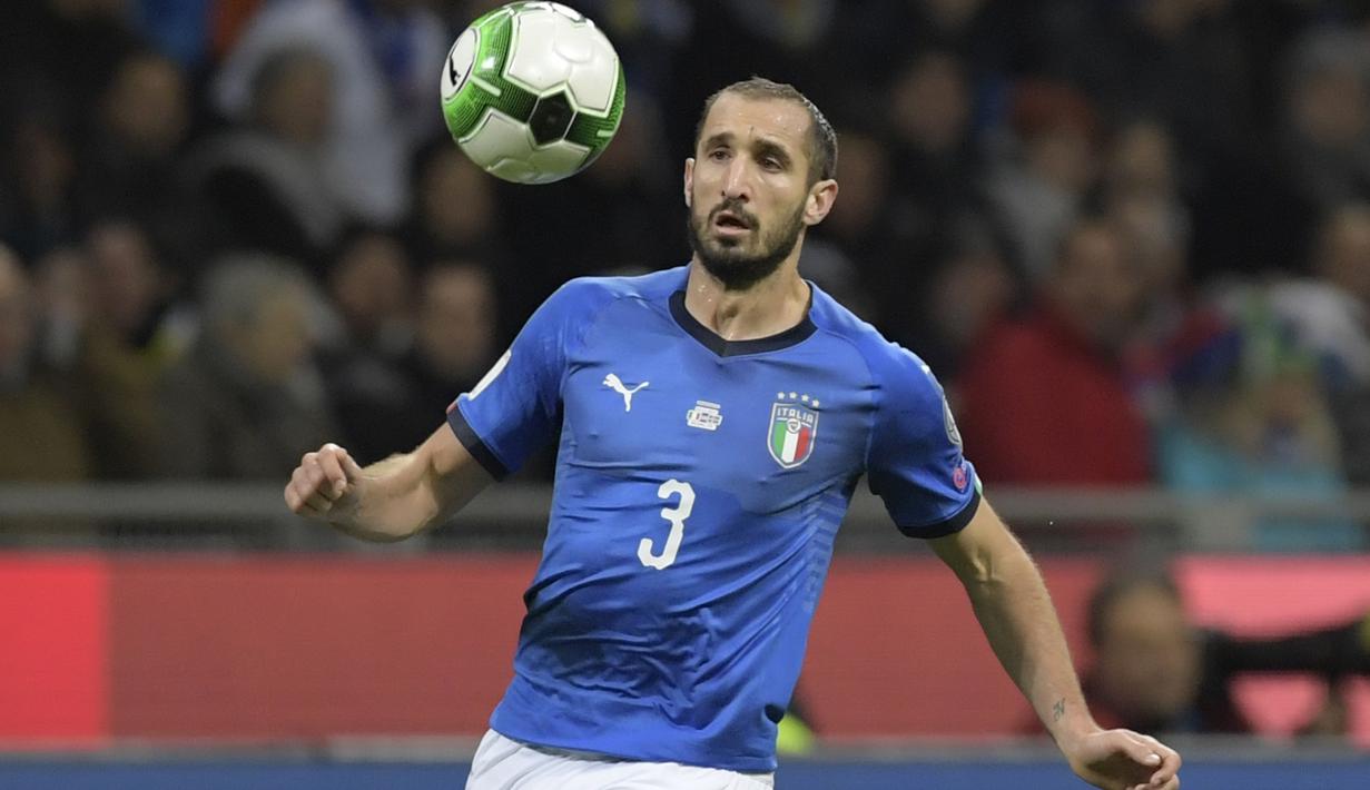Giorgio Chiellini memulai karir bersama timnas Italia pada 2004 dan mencetak delapan gol hingga pensiun pada 2017. (AFP/Miguel Medina)