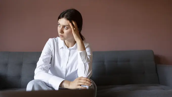 remaja wanita stress, sedih