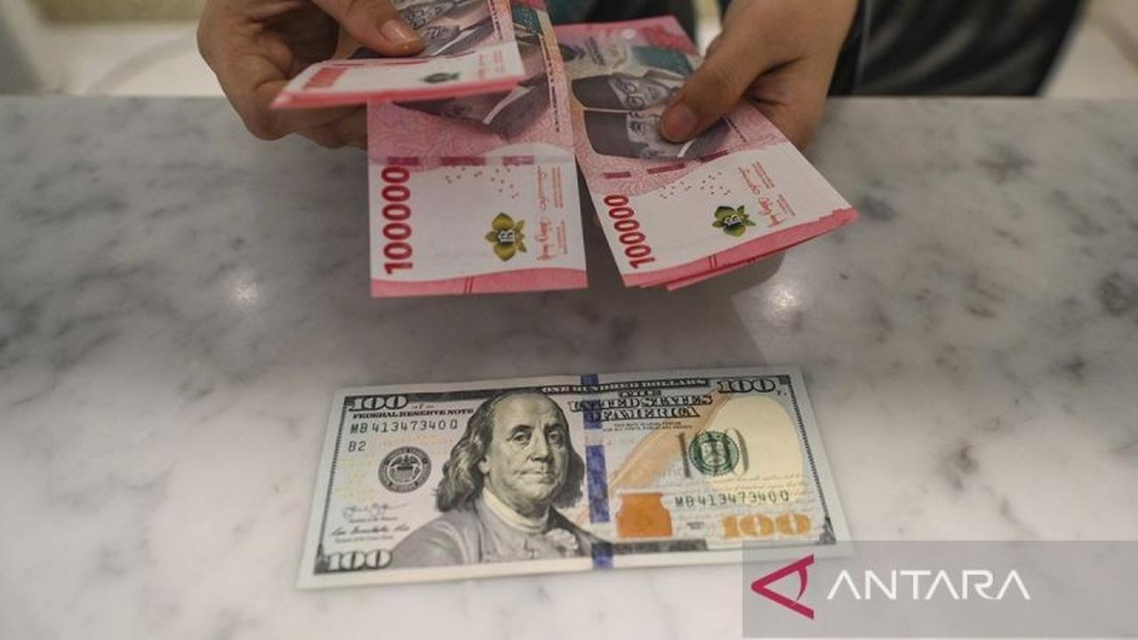 Rupiah Melemah Tertekan Ekspektasi Suku Bunga The Fed Bertahan Lebih Tinggi