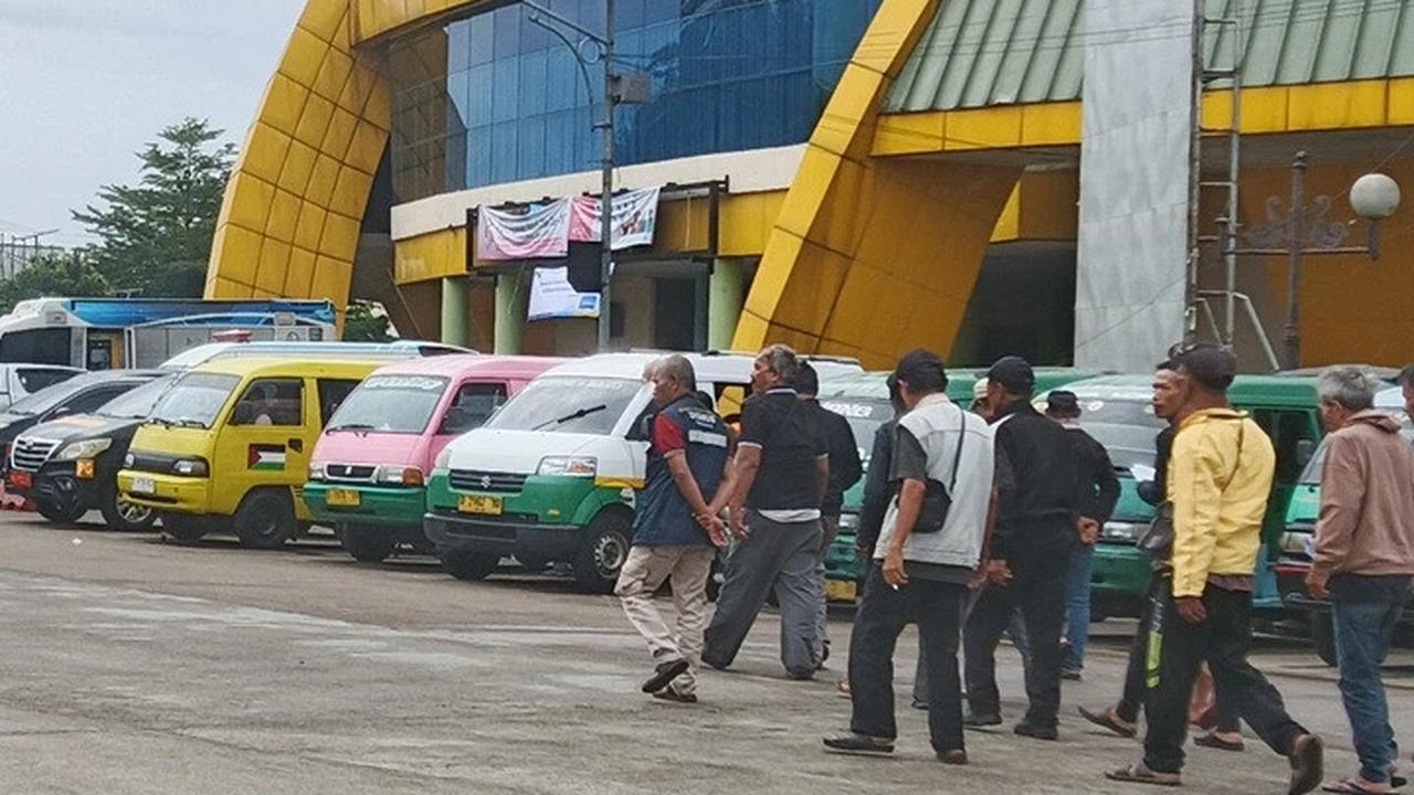 Sopir Angkot di Bandung