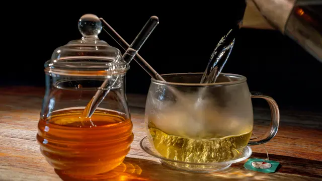 Minum Air Putih Hangat Setelah Bangun Tidur, Kebiasaan Sehat untuk Metabolisme Tubuh