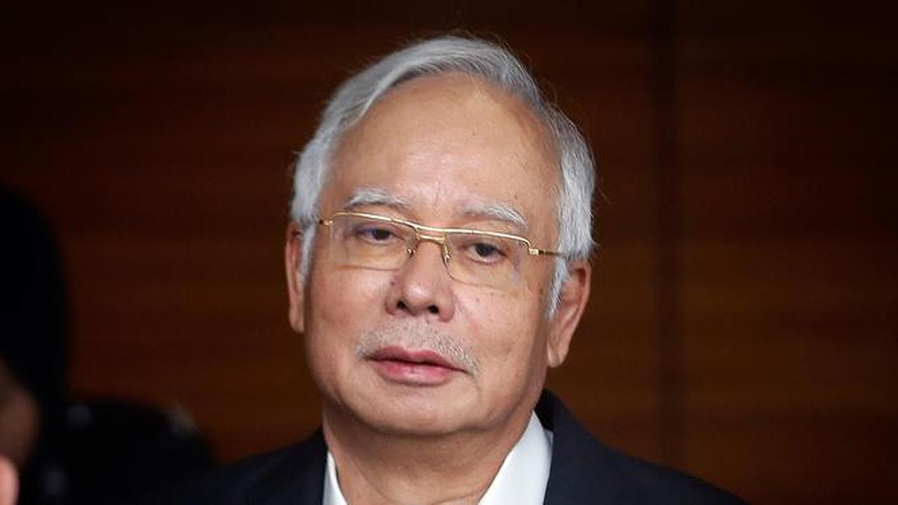Ekspresi Najib Razak Sebelum Diperiksa Komisi Anti-Korupsi Malaysia