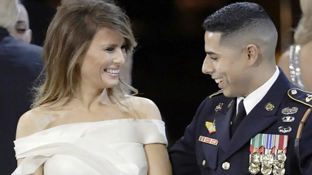 Melania Trump berdansa dengan seorang perwira muda Angkatan Darat AS, Sersan Jose Medina.