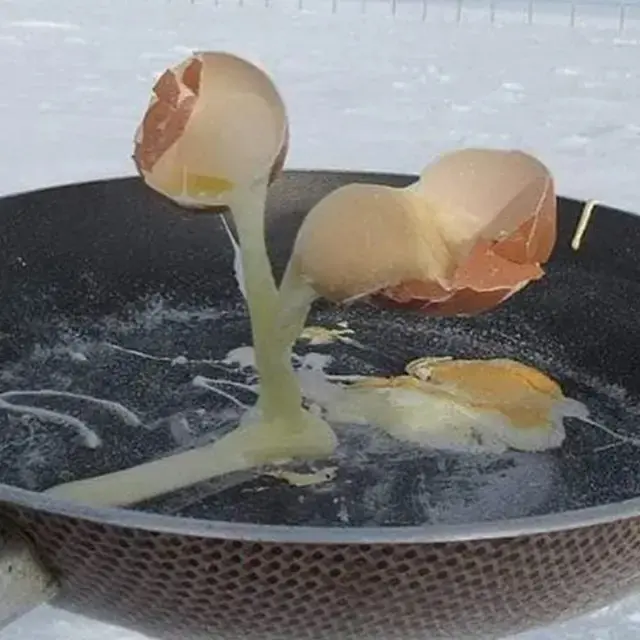 6 Momen Apes ketika Pecahkan Telur Ini Bikin Elus Dada, Jadi Malas Masak