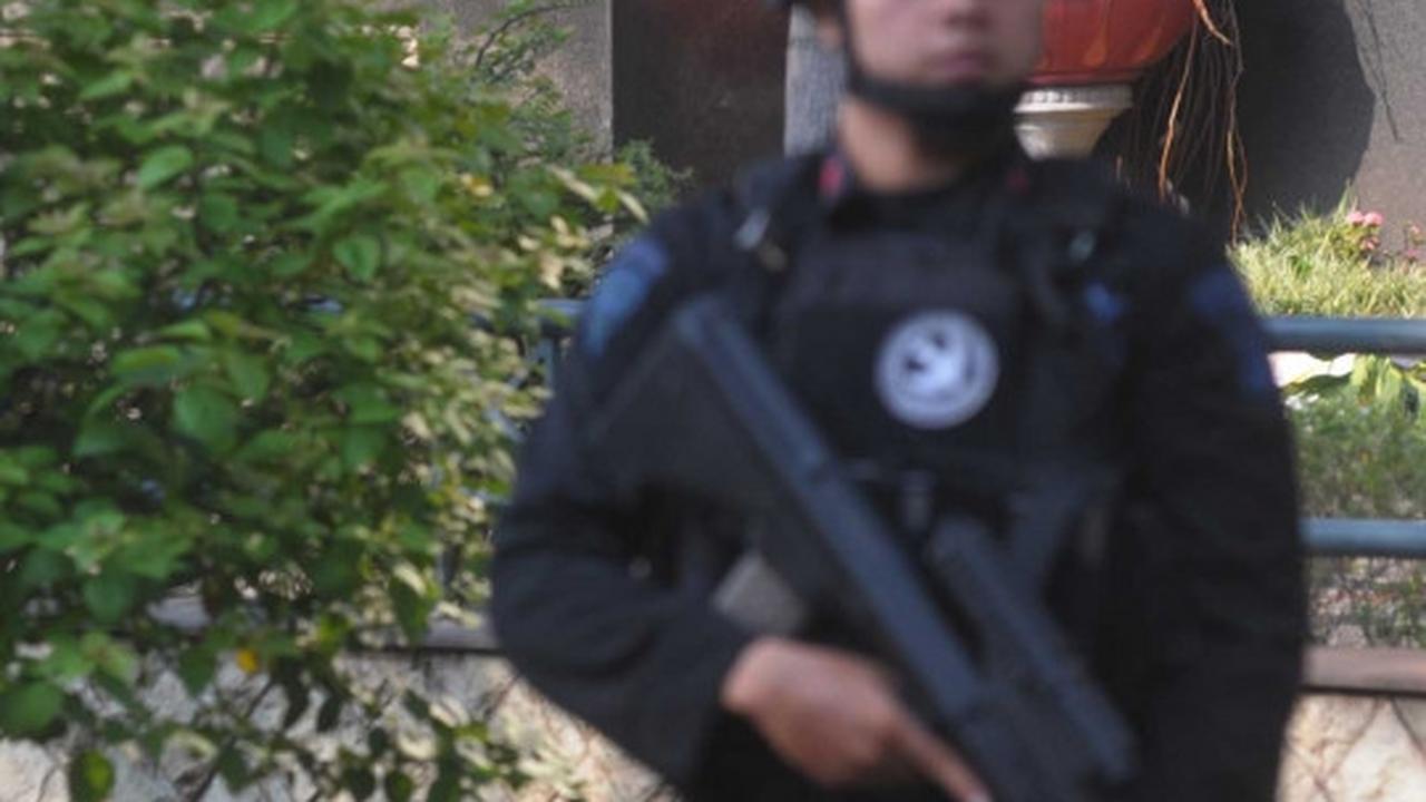 Puslabfor Polri olah TKP ledakan diduga granat di Duren Sawit