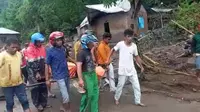 Korban meninggal banjir bandang Kabupaten Lembata ditemukan tim relawan. Foto Istimewah