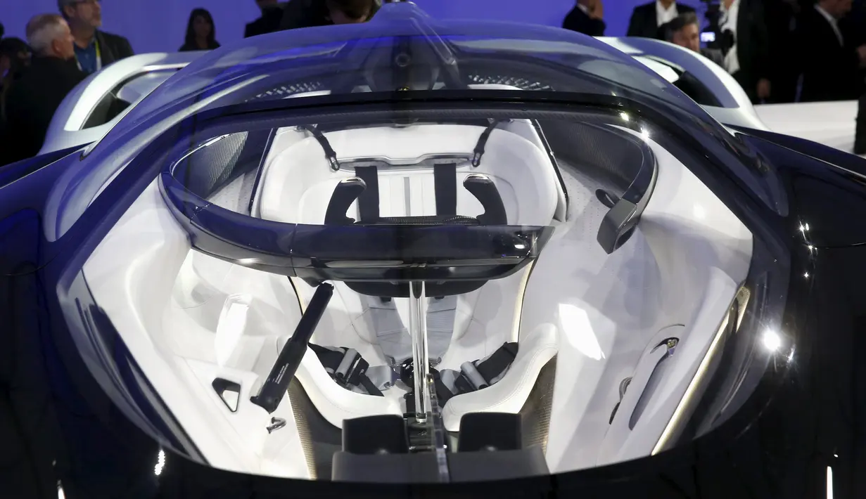 Bagian dalam atau kemudi Mobil listrik Faraday Future FFZERO1 saat dikenalkan pada pameran di Las Vegas , Nevada, (4/1). Mobil ini rencananya akan diproduksi secara massal pada tahun 2019 dan 2020. (REUTERS / Steve Marcus)