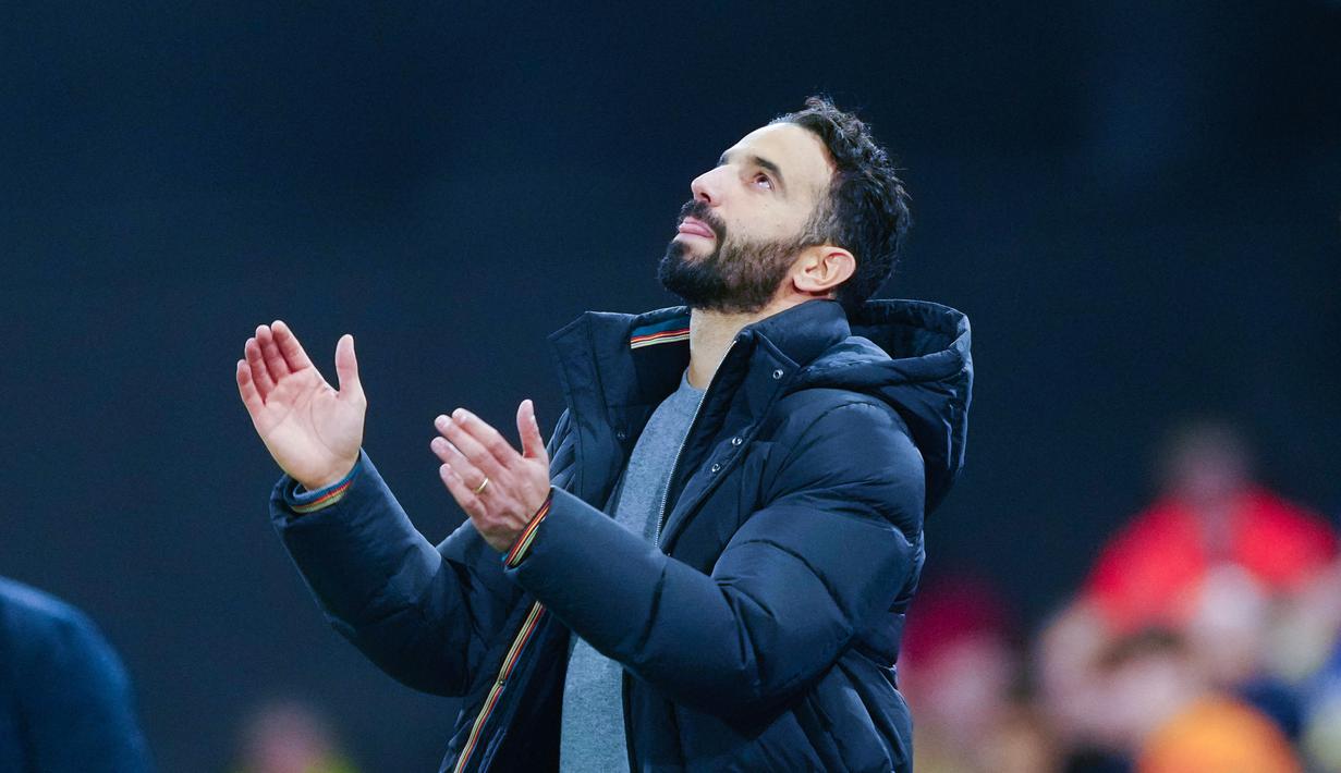 Tim Setan Merah melawat ke markas Ipswich di Portman Road, Ipswich pada laga pekan ke-12 Premier League, Minggu (24/11/2024) malam WIB. Duel tersebut menjadi partai debut Ruben Amorim sebagai manajer anyar Manchester United. (AP Photo/Dave Shopland)