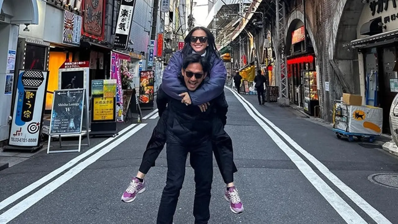 6 Potret Ibnu Jamil dan Ririn Ekawati Liburan di Jepang, Sempat Ikut Tokyo Marathon 2023