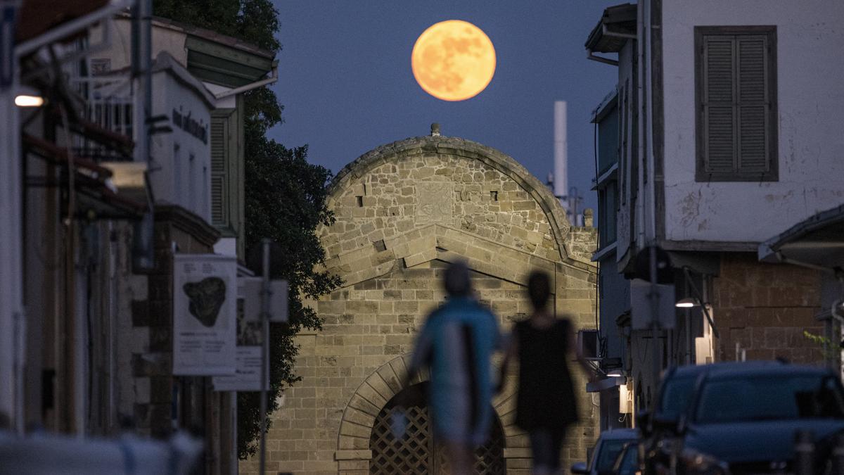 Seberapa Langka Fenomena Strawberry Moon? Begini Penjelasannya