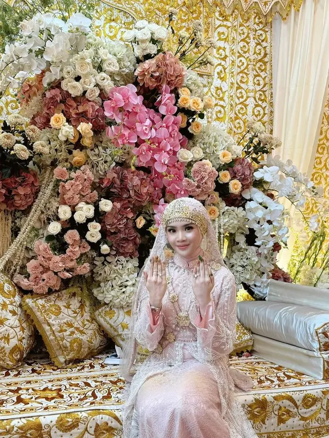 6 Pesona Kekasih Chand Kelvin yang Terpaut 12 Tahun Kenakan Dress-Baju Adat Aceh Jalani Prosesi Jelang Nikah