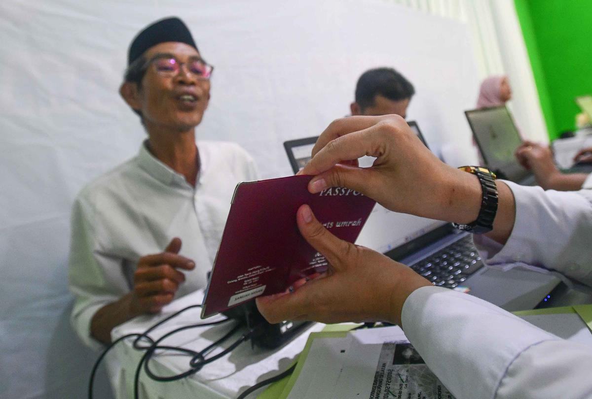FOTO: Antusias Warga Serbu Layanan Paspor Haji Jemput Bola di Pamulang
